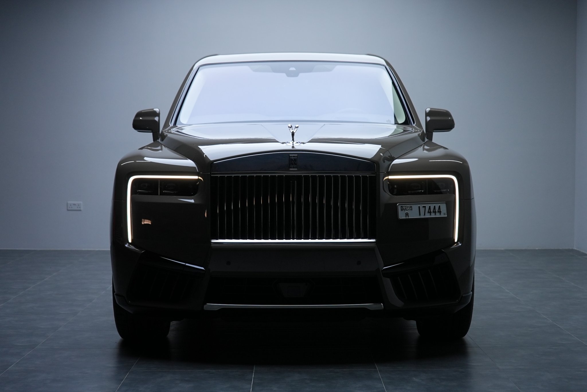ROLLS ROYCE CULLINAN 2025 BROWN - Rent in Dubai UAE