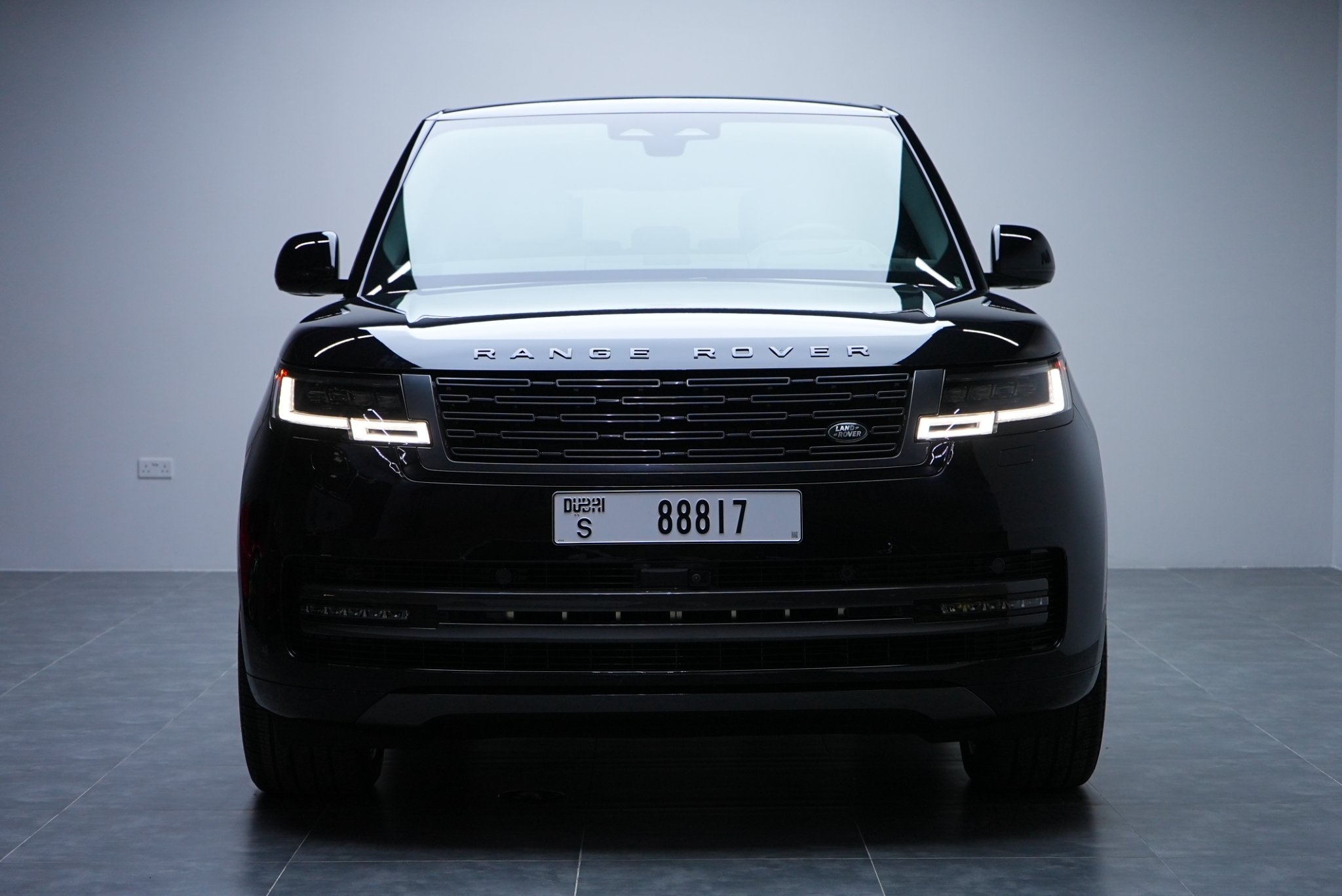RANGE ROVER VOGUE LONG BLACK - Rent in Dubai UAE
