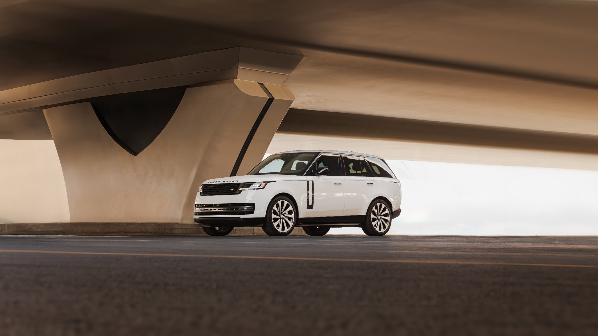 RANGE ROVER HSE P530 VOGUE WHITE - Rent in Dubai UAE