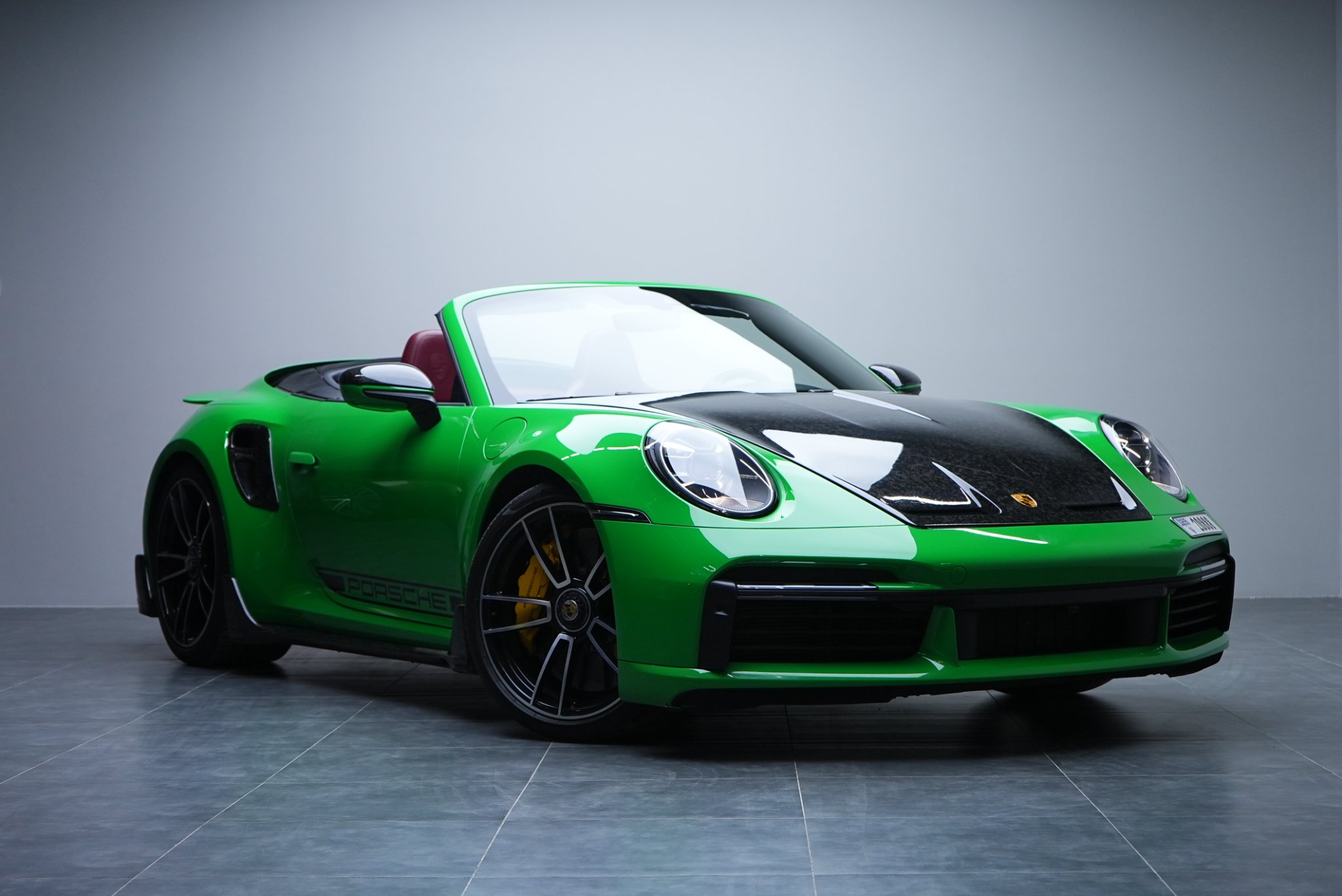 PORSCHE 911 TURBO S GREEN - Rent in Dubai UAE